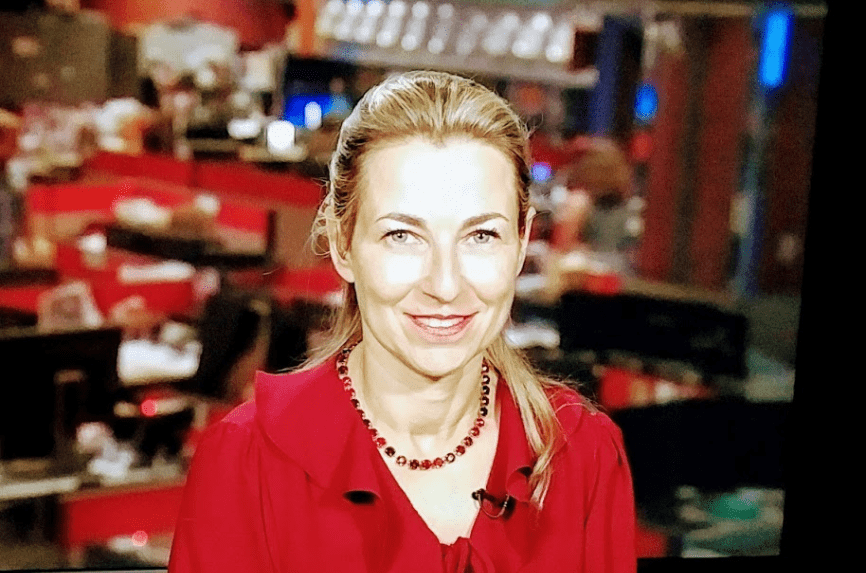 Vardit resize 3 HC president, blond white woman in red shirt