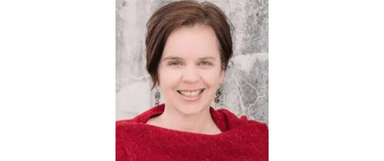 White woman with brown hair in red shirt