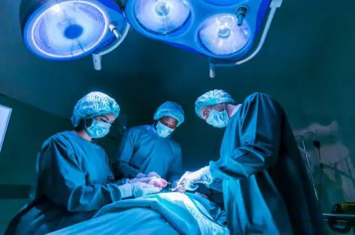 surgeons performing organ donation