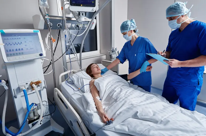 Cardiac monitoring on stroke female patient hospitalized in intensive care unit. Neurovascular unit